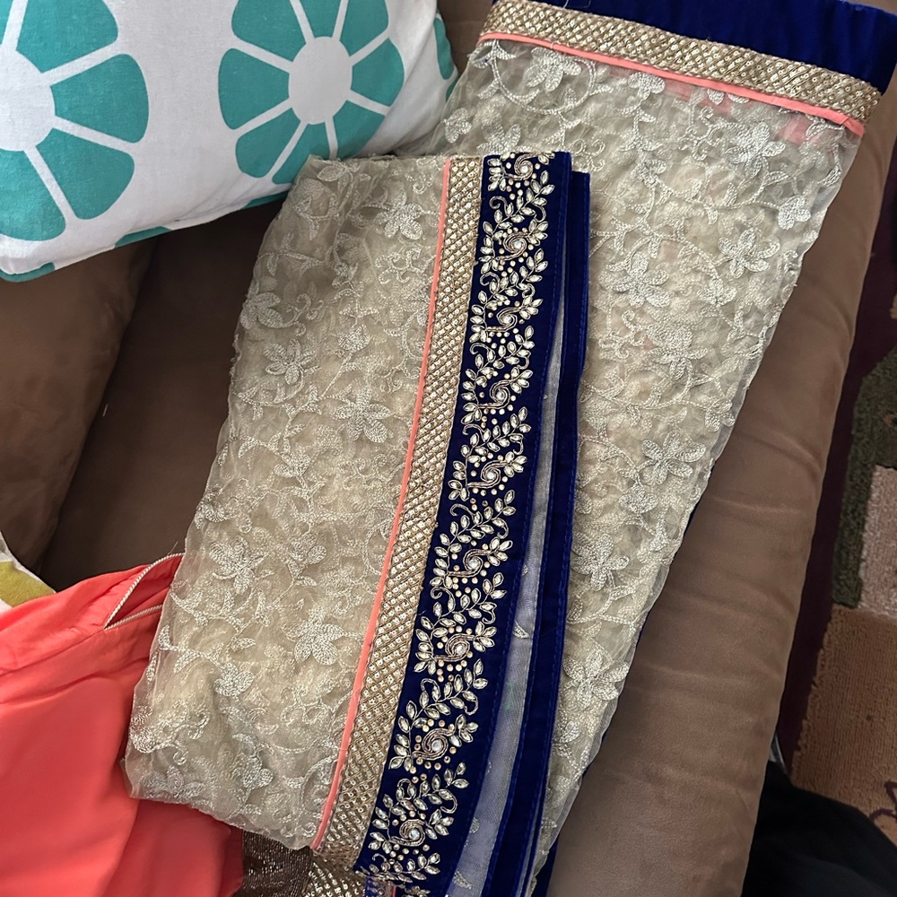 Indian suit - Picture 4 of 4